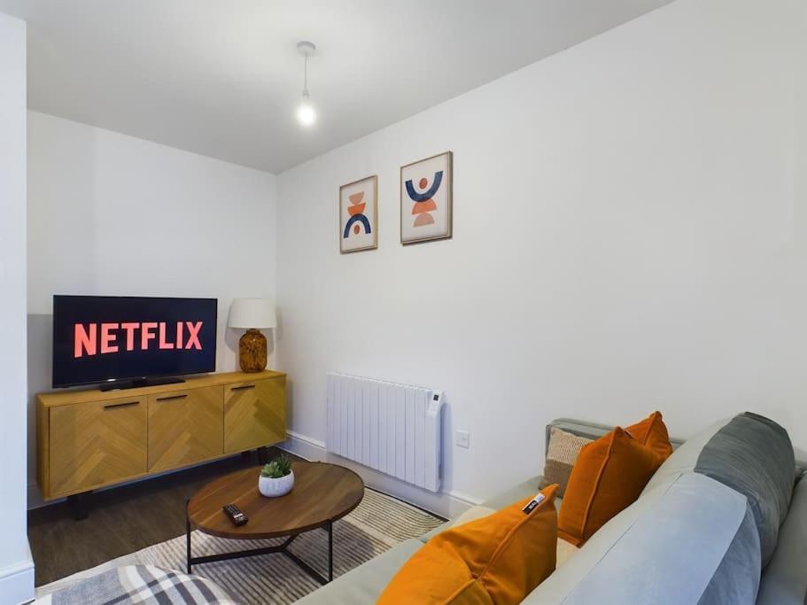 The Grove King Bed Wi-Fi Ev Charger Apartment Cheltenham Exterior photo