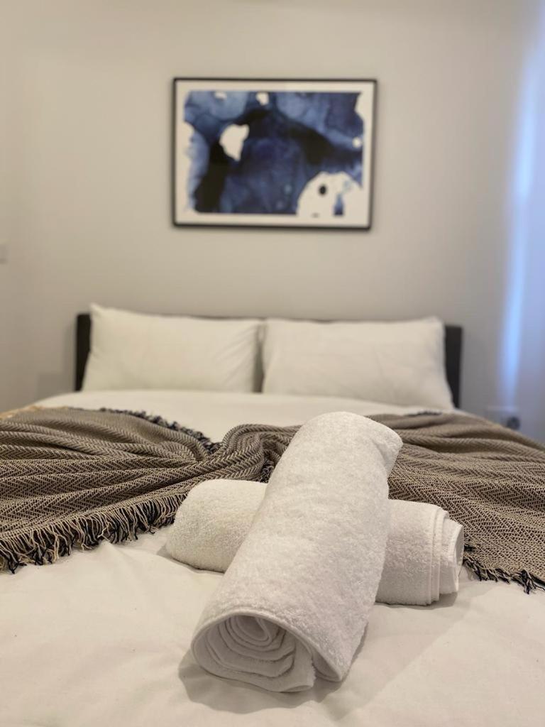 The Grove King Bed Wi-Fi Ev Charger Apartment Cheltenham Exterior photo